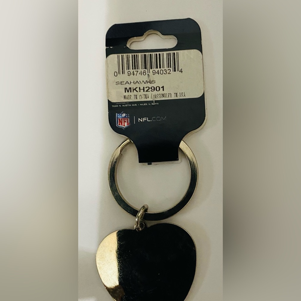 NEW Seattle Seahawks Heart Keychain - Picture 2 of 2